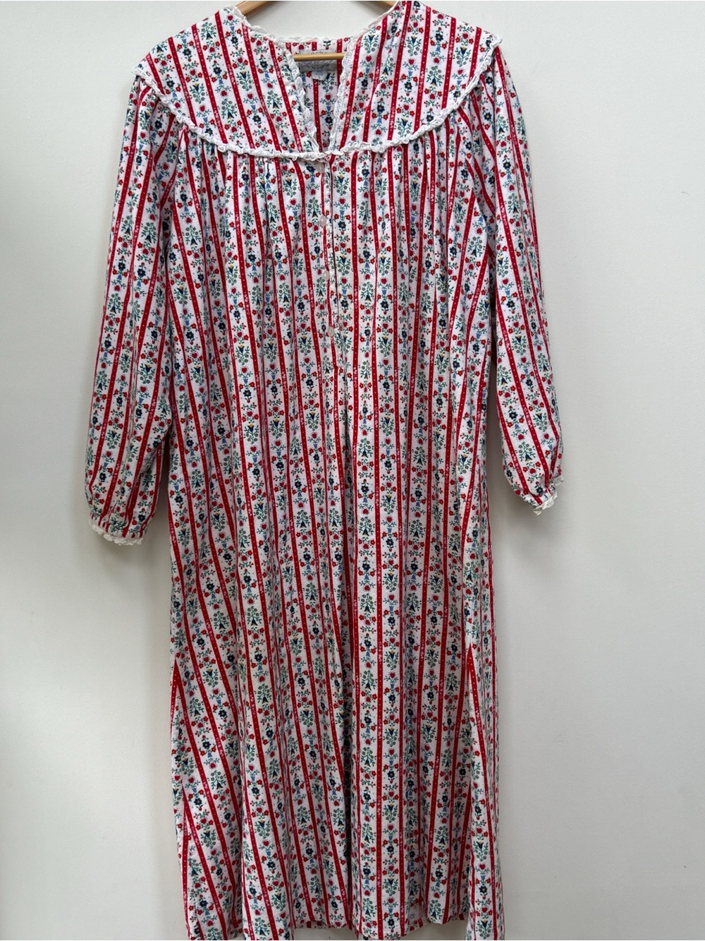 Lanz of Salzburg Flannel Nightgown prairie cottagecore grandmacore featuring a r